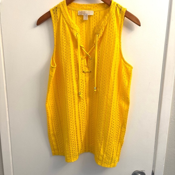Michael Kors Size Medium‎ Golden Yellow Eyelet Sleeveless Top Blouse Crew Neck - Picture 1 of 8
